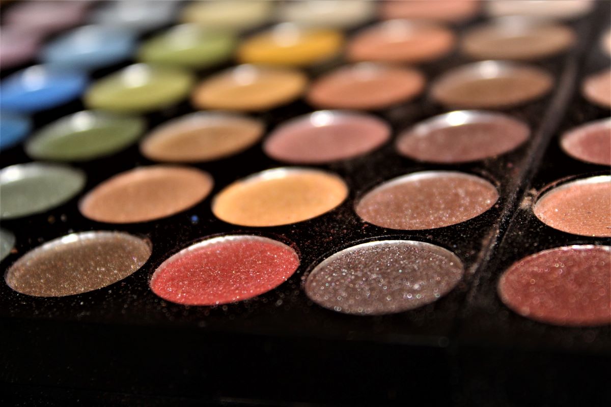 A close up of a wide variety of eye shadow palettes. Photo by Siora Photography on Unsplash.