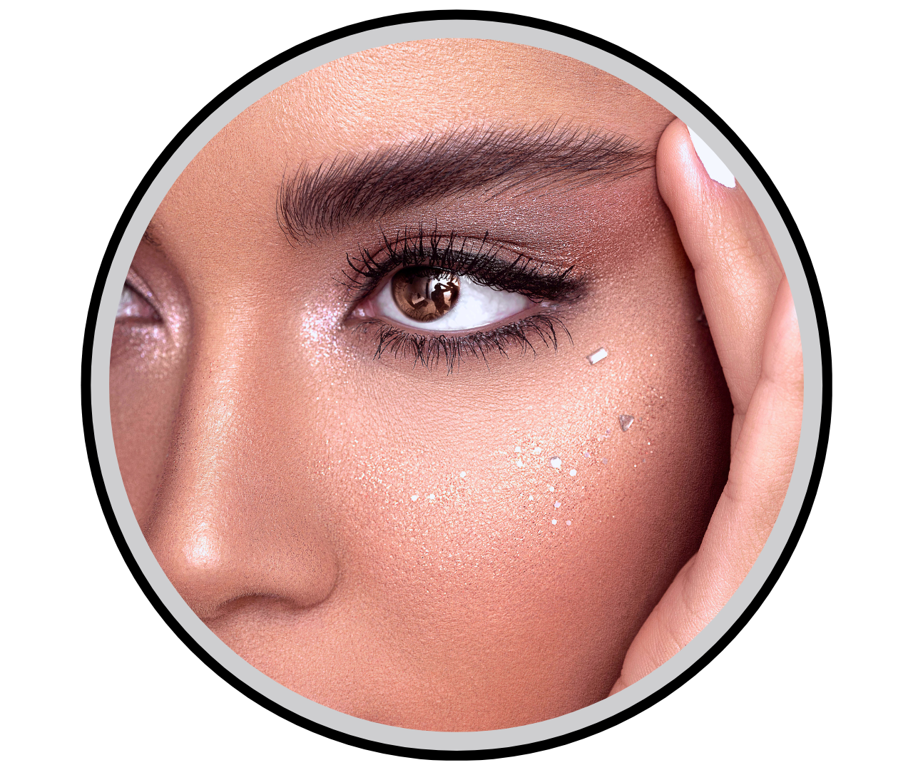 woman with beautiful eyebrows and eyelashes